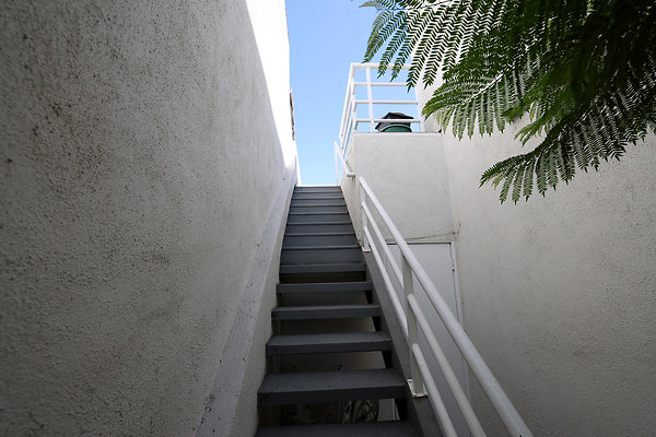 782A Front Deck Stairs 0023