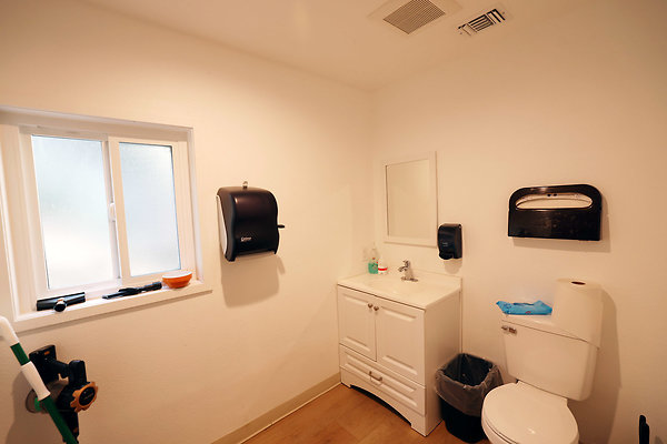 Office4 Bathroom 4702 Office4 Bathroom 4702