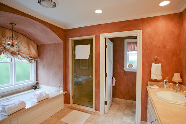 Master Bedroom Bathroom 0120 1