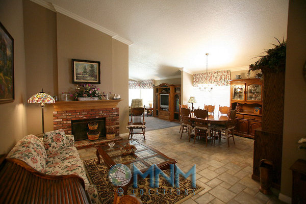 Family Room &amp; Dining Room 0054 1