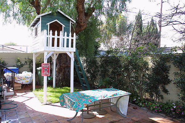 Backyard Treehouse 0051 3 1