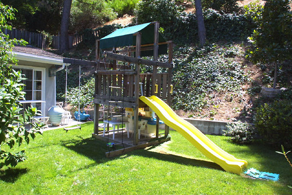 Backyard Play Structure 0673 1