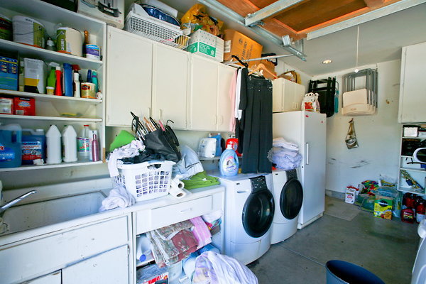 Garage Laundry Area 0085 1