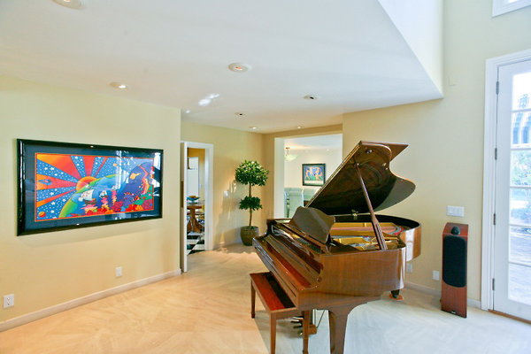 Living Room Piano 0055 1