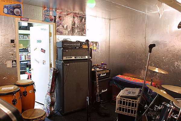 Garage Band Room 0051 13 1