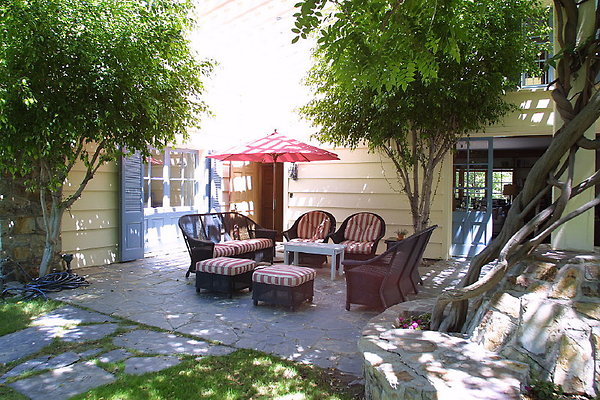 Front Patio 0072 16 1