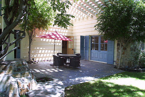 Front Patio 0073 17 1