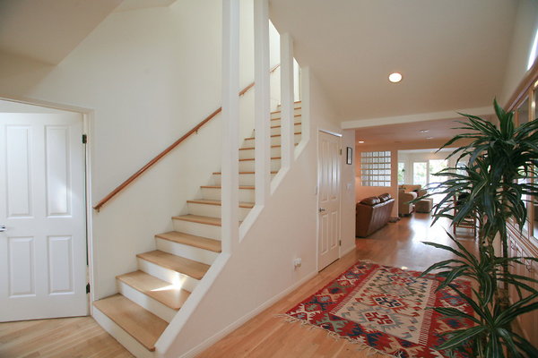 Front Entry &amp; Staircase 0027 1