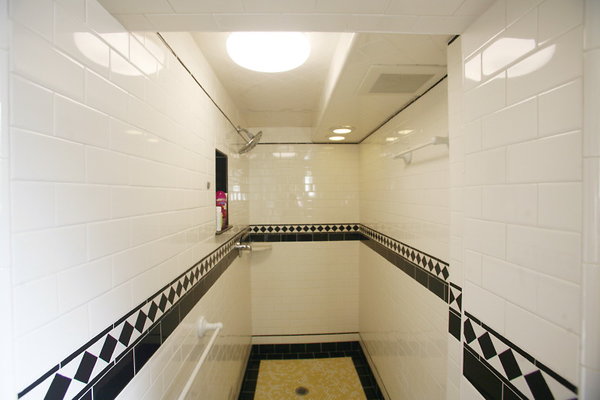 162C Bathroom Shower 0076 1