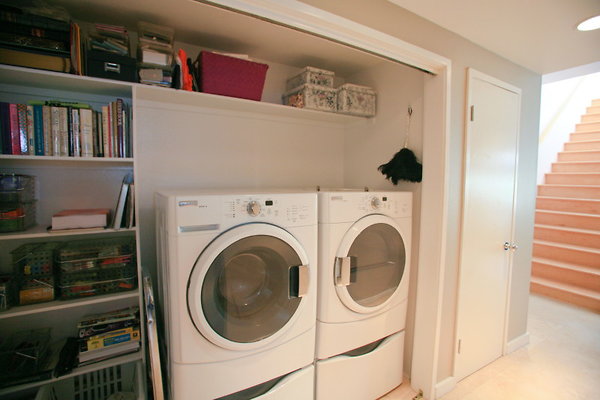 Laundry Closet 0025 1