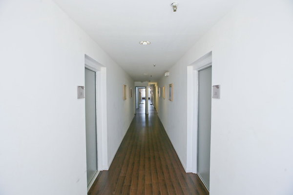 4th Floor Hallway 0041 1 1