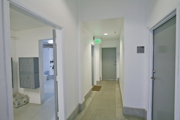 Lobby Hallway 0057 1