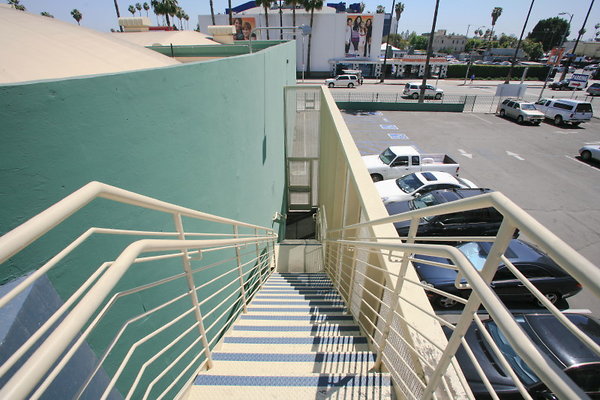 LS Exterior Front Stairs 0135 1