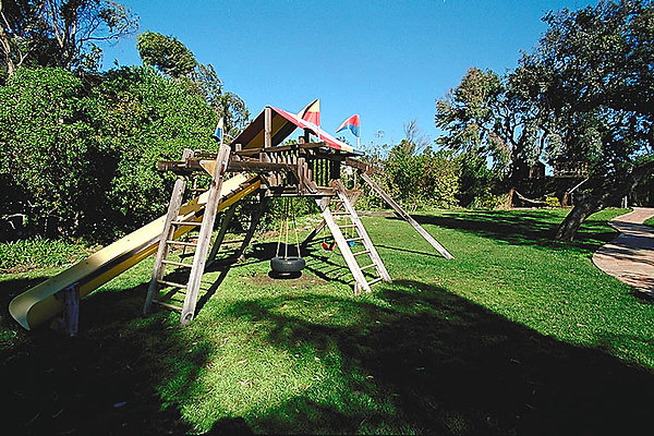 Backyard Play Structure 0059