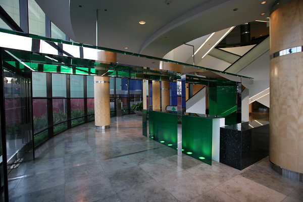 Green Escalator Rotunda Security Desk 0664 1