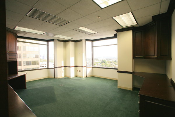 Suite 900 Executive Office LS 0097 1