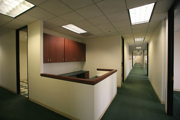 Suite 900 Cubicle Corner Hallway 0111 1