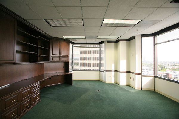 Suite 900 Executive Office LS 0100 1