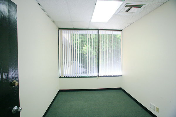 Suite 200 Office2-1 1