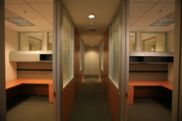 Suite 800 Hallway &amp; Offices 0383 1
