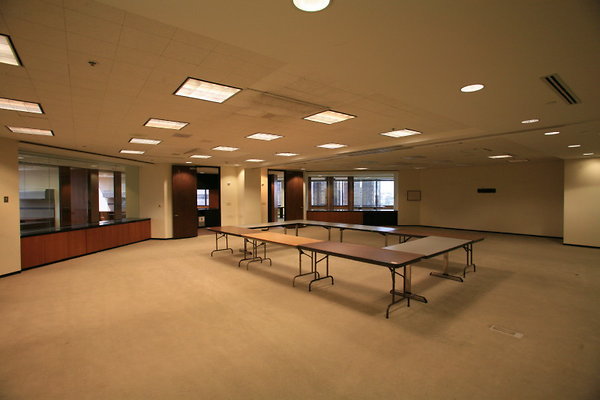 Suite 700 Huge Meeting Room1 0495 1