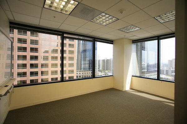 Suite 800 Office 0436 1