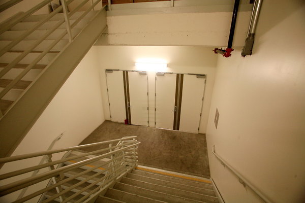 4th Floor Stairwell 0075 1