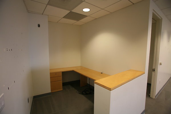 656A Suite 1050 Reception Desk 0484 1