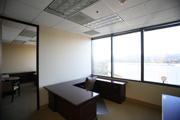 17th Floor Office 0055 1