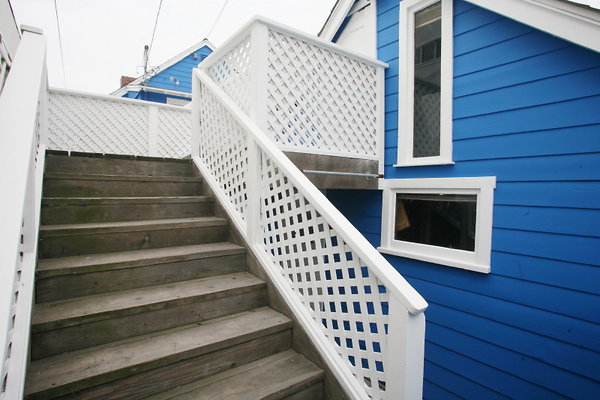 Stairs to 2nd Floor Deck 9102 1