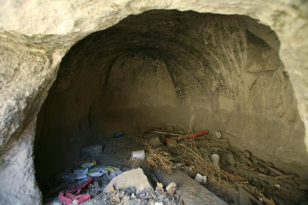 Cave 0212 1