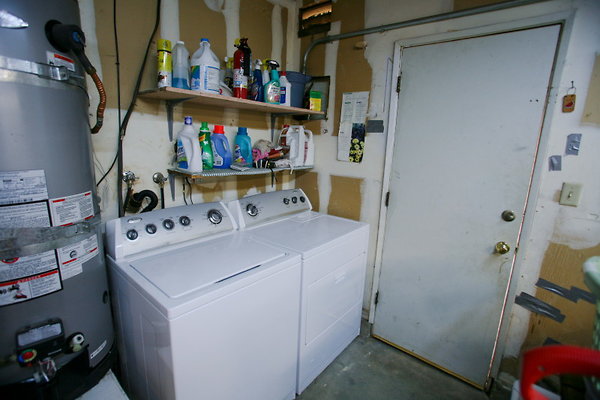 Garage Laundry Area 0028 1