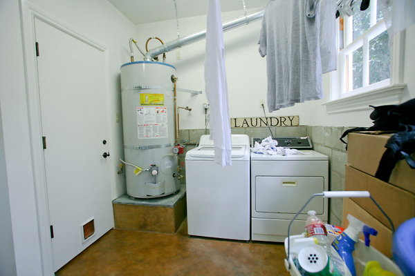 Garage Laundry Area 0067 1