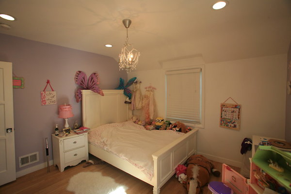 411A Girls Bedroom 0045 1