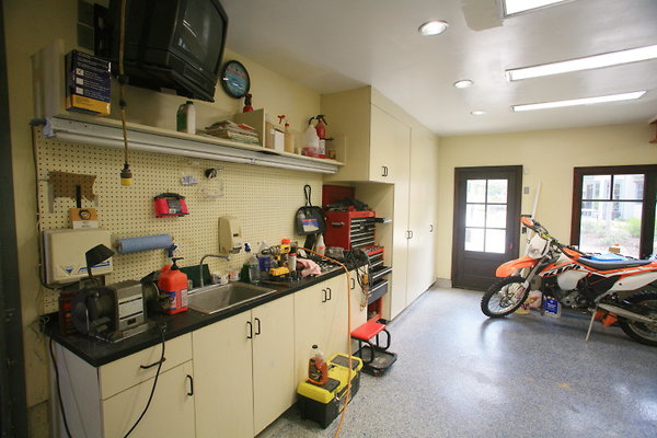 619A Guest House Garage 0228 1