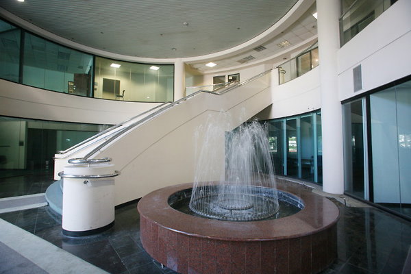 Lobby Fountain RS 0402 1