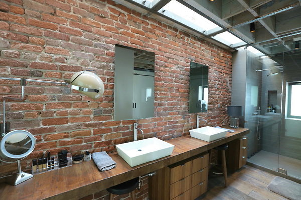 Master Bathroom 0081 1