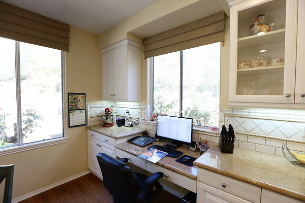 Kitchen Desk Area 0098 1