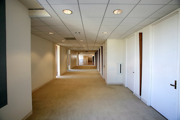 Suite 900 Hallway 0099