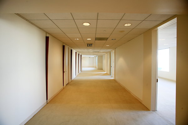Suite 900 Hallway left of Reception 0071