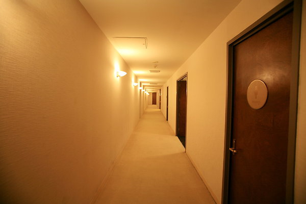 8th Floor Hallway 0120