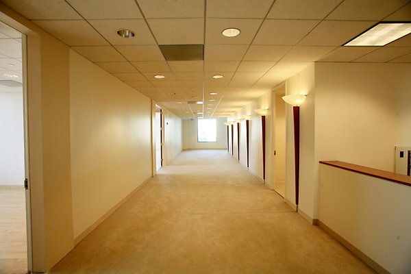 Suite 900 Hallway 0088