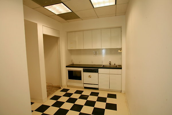Suite 500 Kitchen 0178