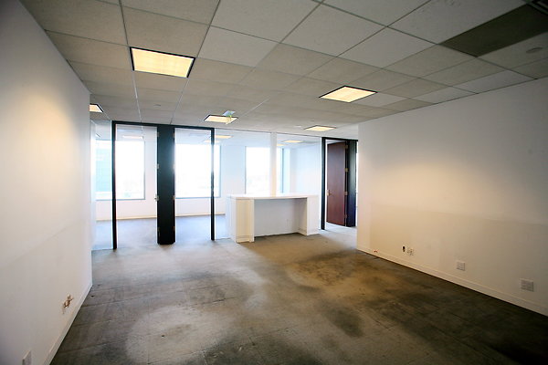 Suite 500 Open Area &amp; Offices 0158
