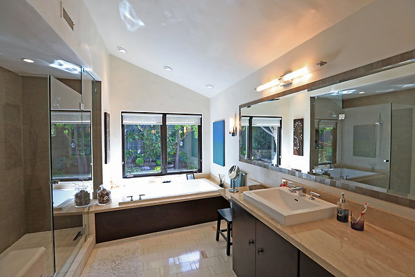 Master Bathroom 0057