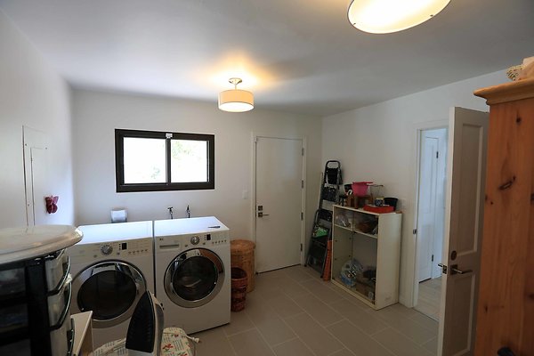 Laundry Room 0085