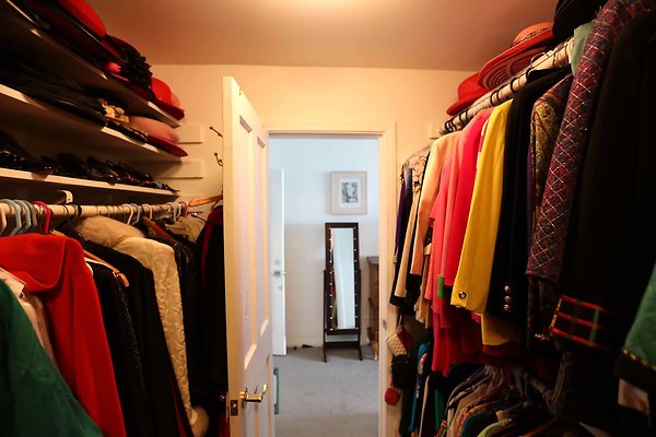 Master Bedroom Closet1 0127