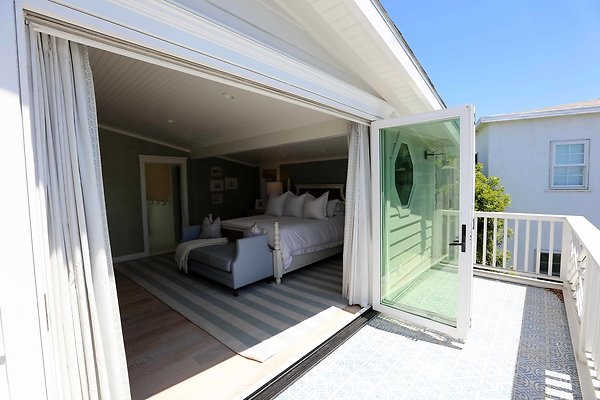 Master Bedroom Balcony 0138