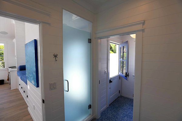 Pool House Bathroom 0042