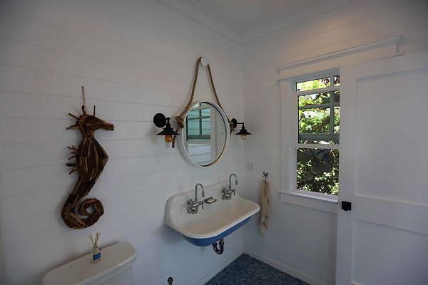 Pool House Bathroom 0040